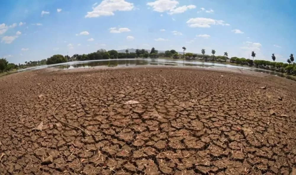 Seca esvazia Lagoa Boa Vista em Sete Lagoas, expondo impacto da estiagem prolongada