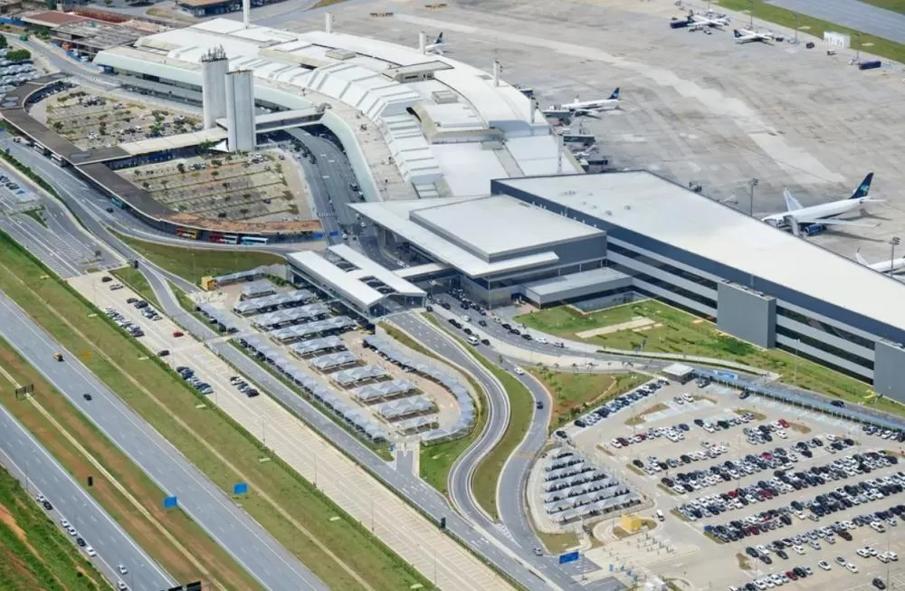 Passageiro é detido por furto de perfume no Aeroporto de Confins