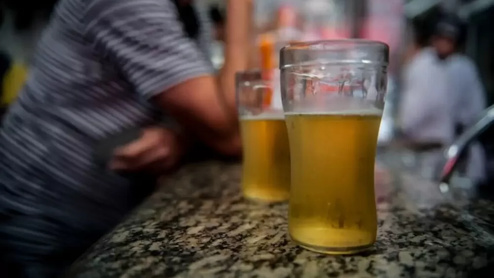 Governo propõe que 'imposto do pecado' seja cobrado sobre cigarros, bebidas alcoólicas, açucaradas, carros e petróleo