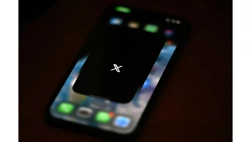 Moraes autoriza retorno do X ao Brasil após 39 dias de bloqueio