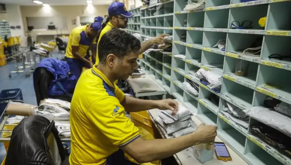 Correios abrem concurso com mais de 3 mil vagas e salários que chegam a R$ 6,8 mil