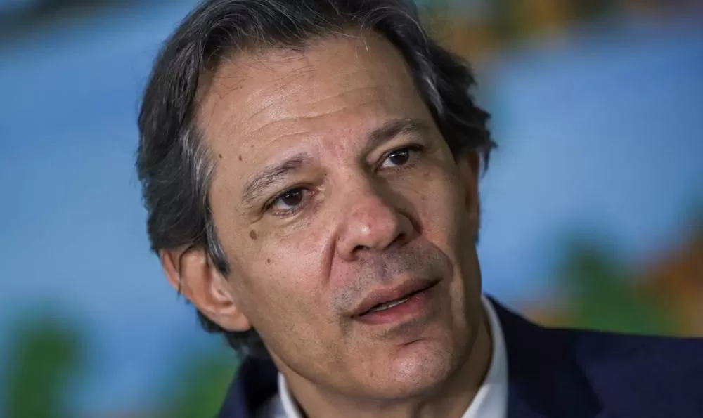 Governo estuda criação de “imposto mínimo” para milionários no Brasil