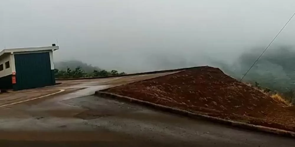 Chuva ajuda a controlar incêndio na Serra da Moeda após três dias de combate