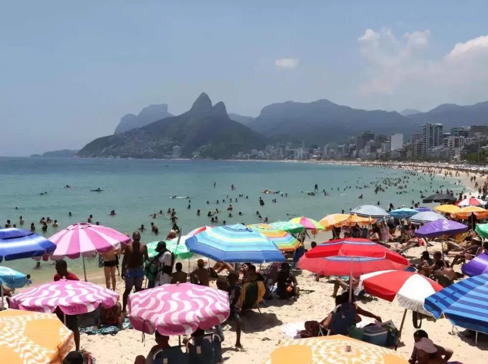 Câmara dos Deputados analisa projeto de lei que libera topless no Brasil