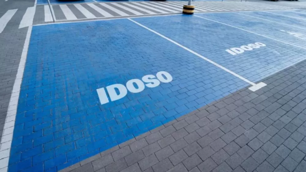 Credencial de estacionamento para idosos e PCDs agora é digital e tem validade nacional