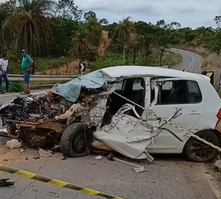 Homem morre em acidente entre carro e caminhão na LMG-323, entre Jaboticatubas e Baldim
