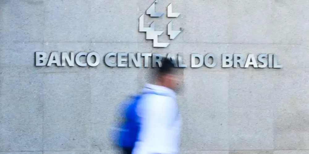 Copom eleva juros para 11,25% ao ano para conter inflação e pressão externa