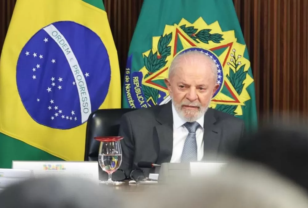Lula cumpre agenda no Planalto enquanto Bope atua após explosão na Praça dos Três Poderes