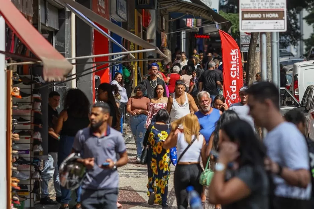 Sindicatos de Minas lançam abaixo-assinado contra fim da jornada 6x1