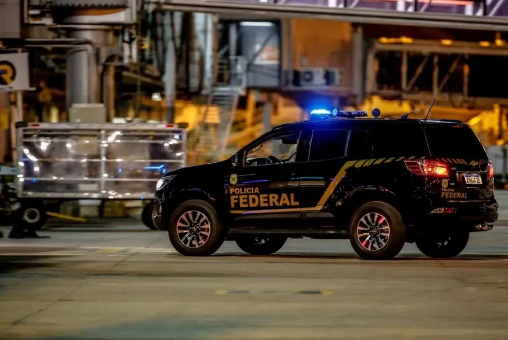 Dois mineiros condenados por estupro são deportados dos EUA e levados para prisões em Minas Gerais