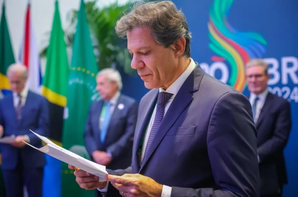 Haddad anuncia isenção de IR para quem ganha até R$ 5 mil e pacote de Ajuste Fiscal