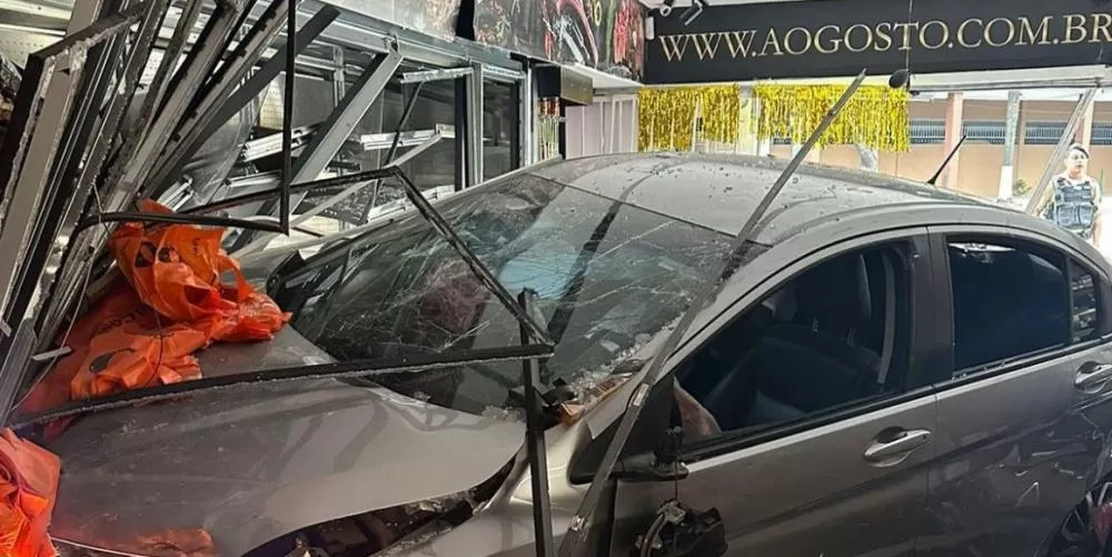 Motorista embriagado invade o açougue “Ao Gosto” em Belo Horizonte e causa grande destruição