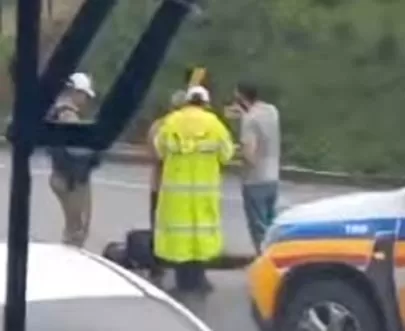 Atropelamento na MG-010 causa congestionamento e deixa homem em estado grave