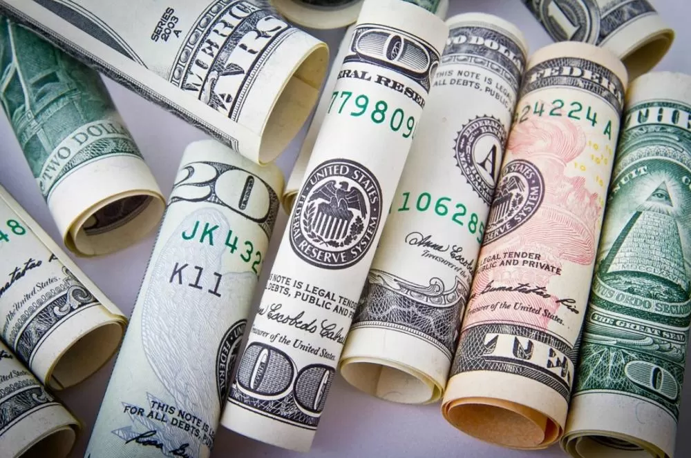 Mercado financeiro prevê alta mais agressiva na Selic e Dólar próximo a R$ 6