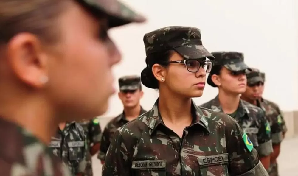 Alistamento Militar Feminino começa em janeiro de 2025: mulheres podem atuar como combatentes nas Forças Armadas