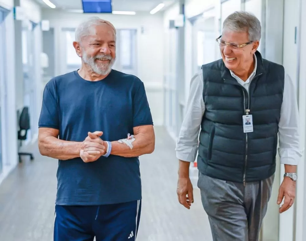 Lula recebe alta hospitalar e permanece em São Paulo para exames de controle