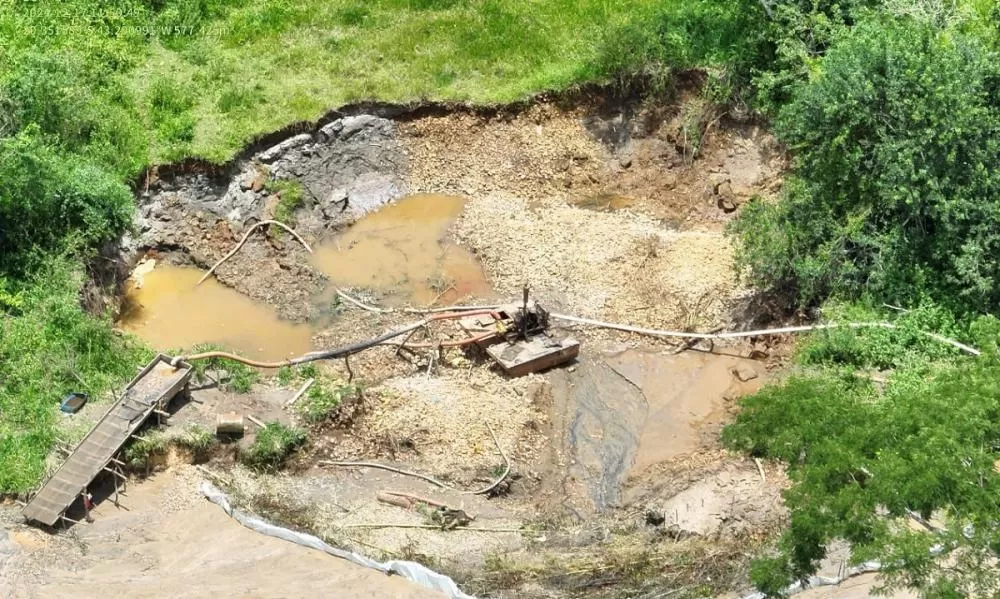 Polícia Militar fecha garimpo ilegal em área de preservação em Mariana