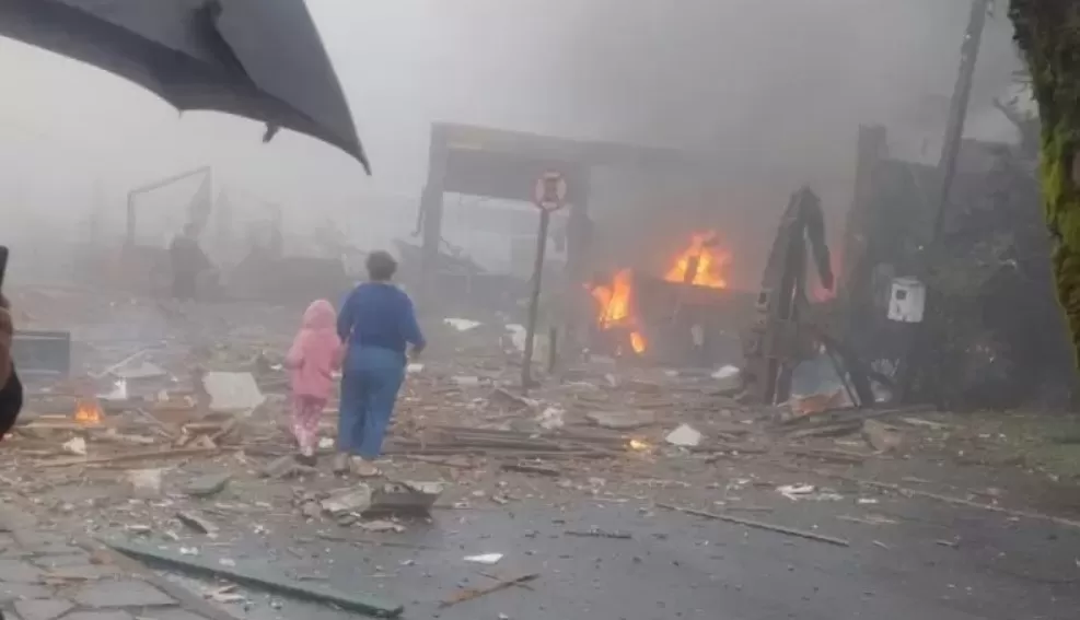 Queda de avião em Gramado deixa dez mortos e causa incêndio na loja