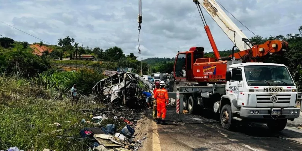 Excesso de peso na carreta pode ter causado tragédia que deixou 41 mortos na BR 116 em Teófilo Otoni