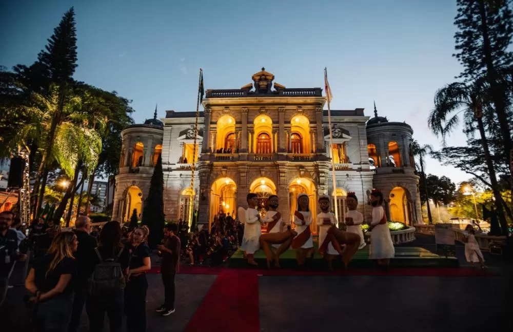 Exposição de Natal e iluminação na Praça da Liberdade seguem até 6 de janeiro