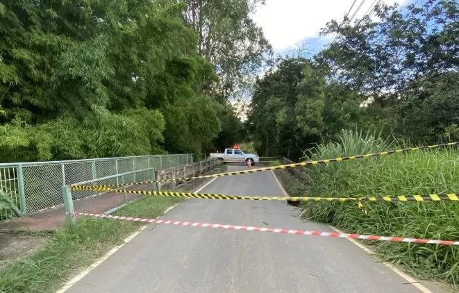 Ponte em Pedro Leopoldo é interditada após abatimento no solo comprometer estrutura
