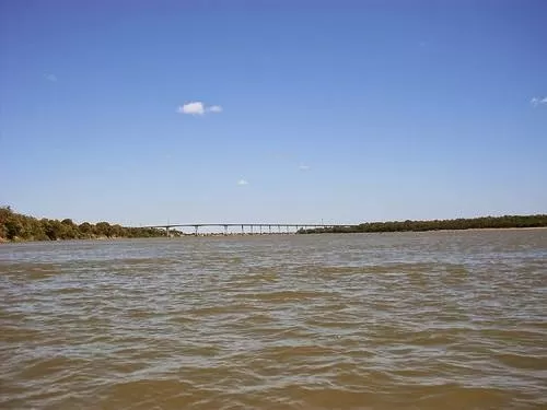 Homem desaparece no rio São Francisco após salto durante passeio com a namorada