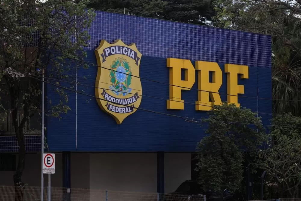 Governo cobra o uso de câmeras corporais nas polícias, mas PRF ainda realiza testes no Rio.