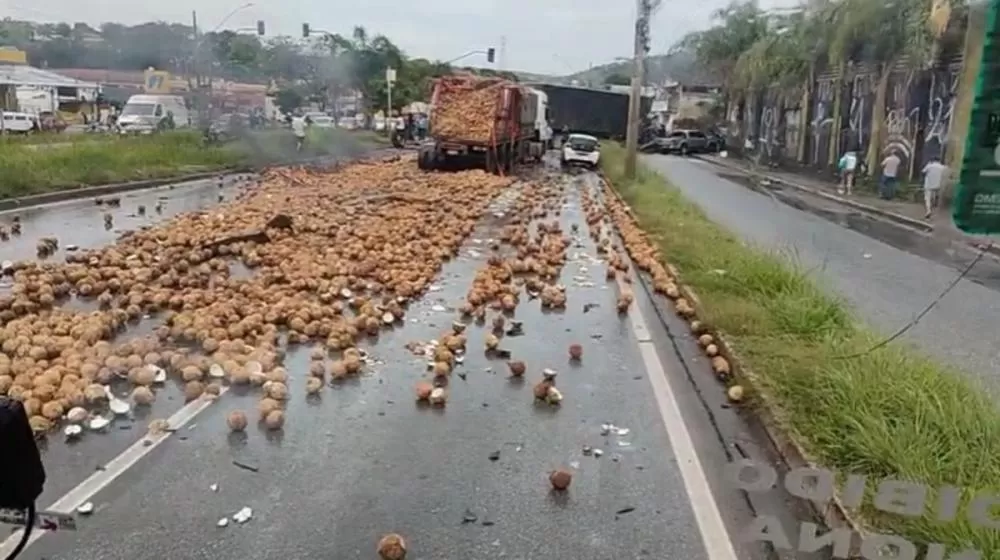 Colisão com nove veículos interdita Via Expressa e causa transtornos na Grande BH 