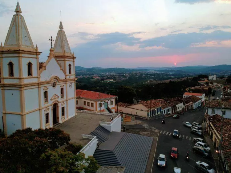 Santa Luzia aprova aumento salarial para vice-prefeito e secretários às vésperas do novo governo