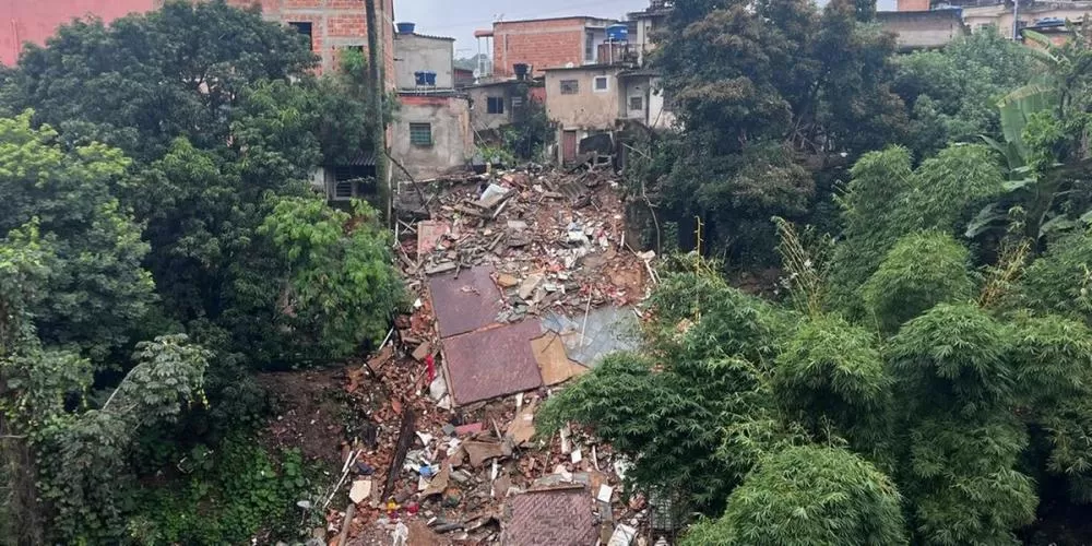 Bombeiros descartaram quarta vítima em desabamento e encerram buscas em Belo Horizonte