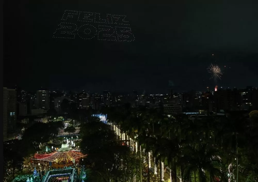 Show de drones ilumina o céu de Belo Horizonte na Virada da Liberdade