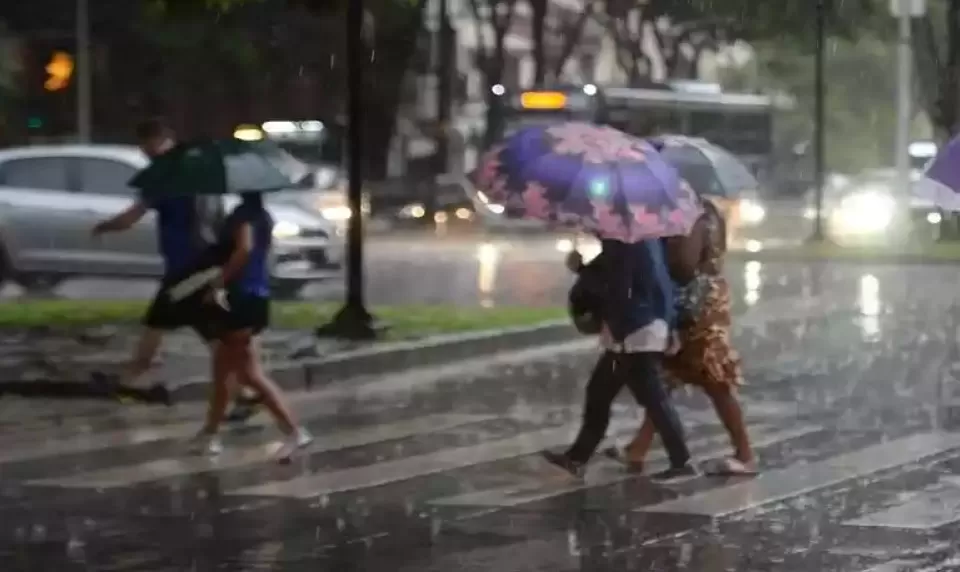 INMET emite alerta temporal para oito regiões de Minas Gerais nesta quinta