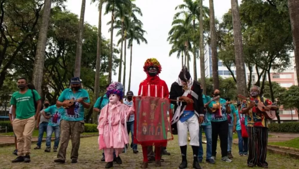 Folia de Reis encerra Natal da Mineiridade com cortejo na Praça da Liberdade nesta segunda-feira