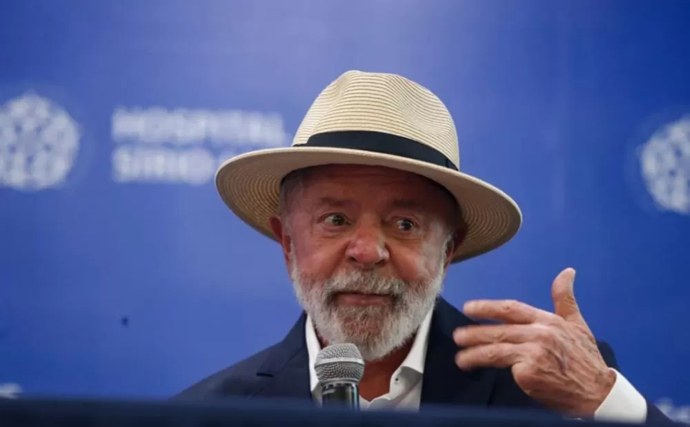 Lula tem prazo até amanhã para sancionar lei que restringe o uso de celulares nas escolas