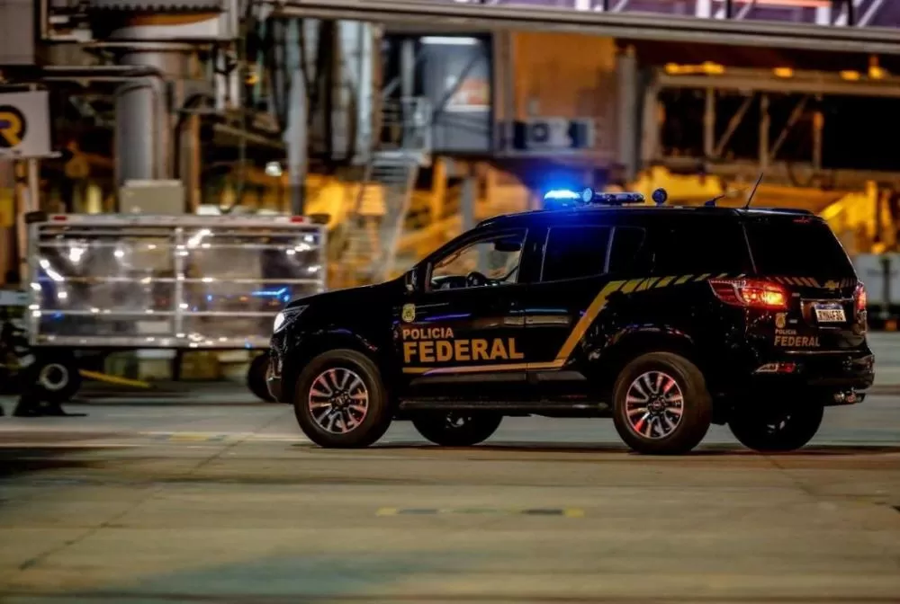 Brasileiros condenados são presos em Confins após deportação dos EUA