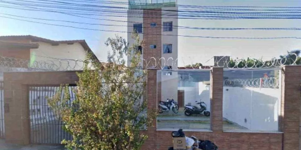 Queda de muro de arrimo interdita prédio de quatro andares em Venda Nova