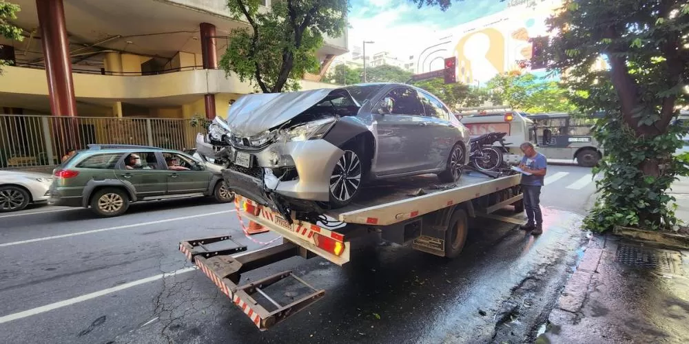 Motorista passa mal e atropela pedestre; ambas morreram em acidente no Centro de BH