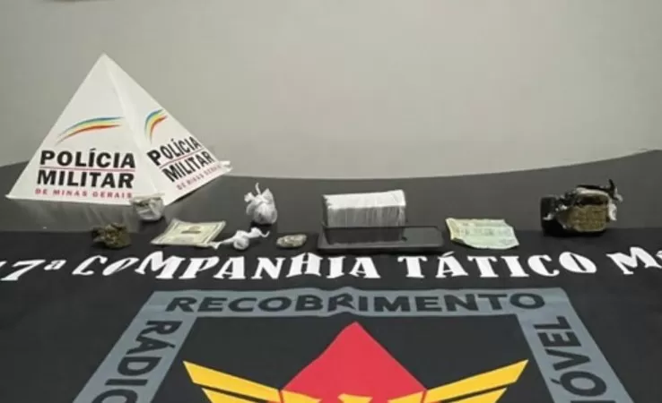 Suspeito de tráfico foge da polícia e abandona carro em área de mata em Vespasiano