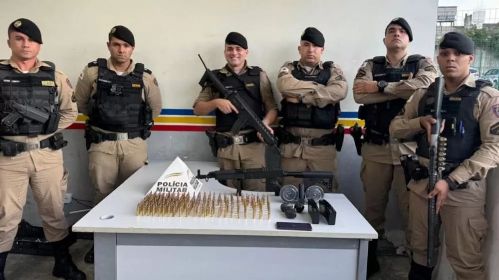 Mulher é presa com fuzil de origem tcheca e drogas destinadas a presídio em Ribeirão das Neves