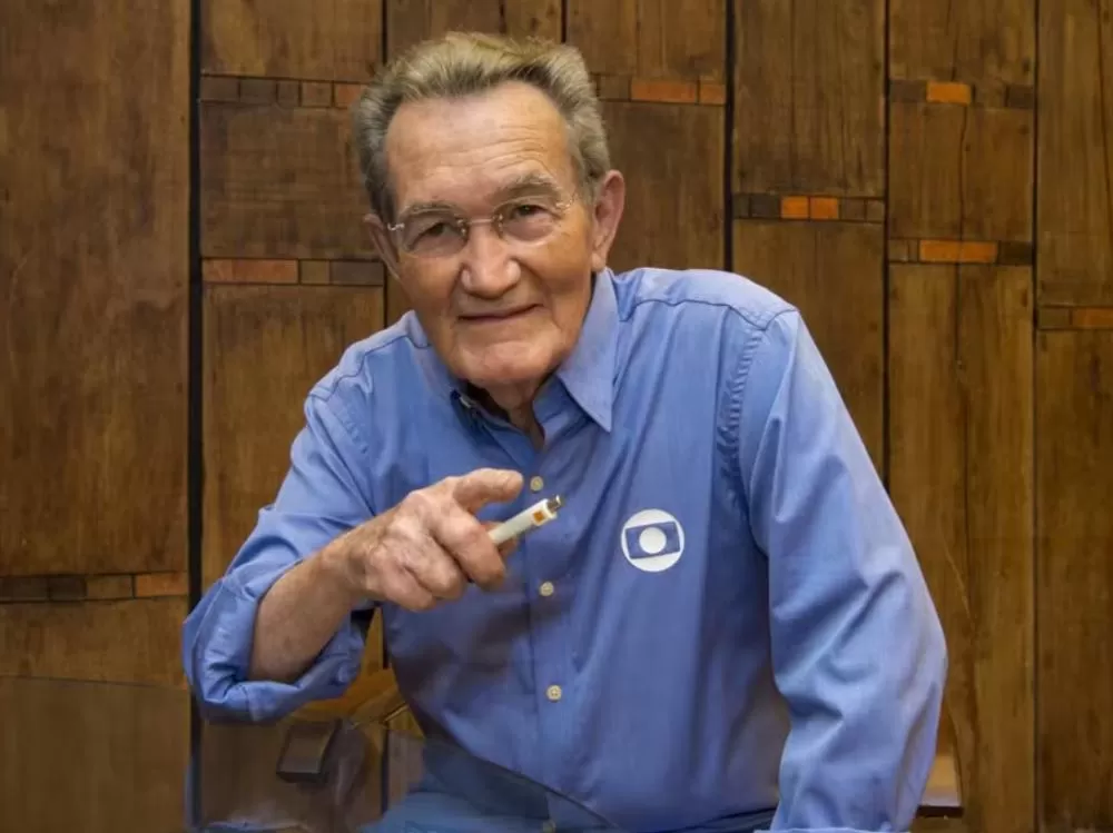 Morre Léo Batista, ícone da comunicação esportiva brasileira, aos 92 anos