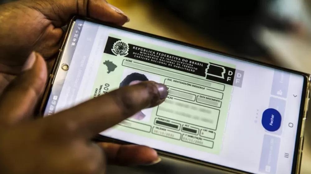 Detran-MG reajusta taxas e torna renovação e emissão de CNH mais caras