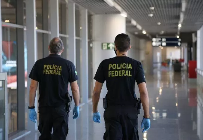 Primeiro voo com deportados no governo Trump chega hoje em Confins