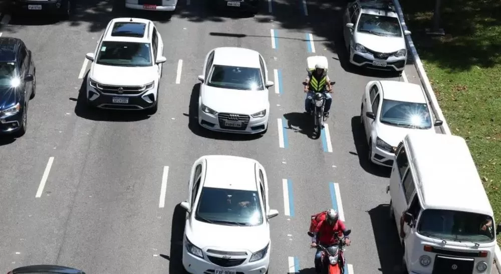 PBH analisa implantação de faixas exclusivas para motos em Belo Horizonte