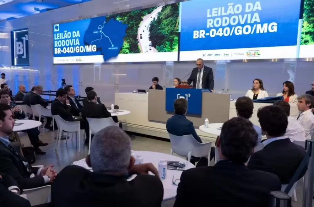 Contrato de concessão da BR-040 entre Belo Horizonte e Cristalina (GO) é assinado