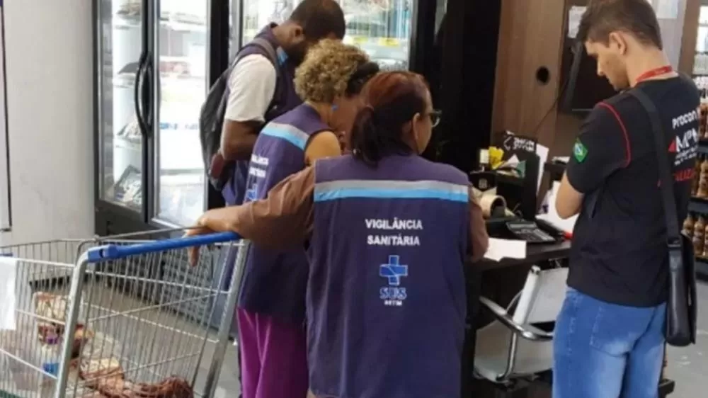 Procon-MG fiscaliza revenda de carne suspeita de contaminação após enchentes no RS