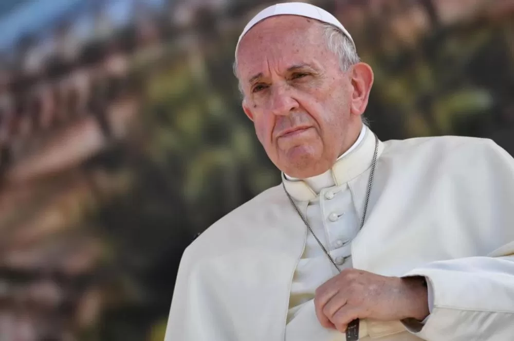 Papa Francisco é internado em Roma para tratar bronquite