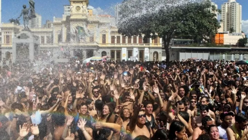 Carnaval de BH 2025 começa neste sábado com mais de 450 desfiles previstos