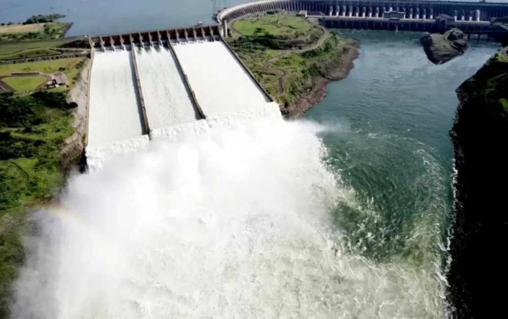 Conta de luz pode subir se governo não resolver impasse sobre tarifa de Itaipu