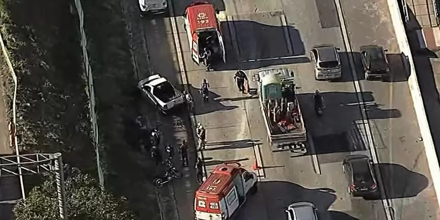 Acidente entre quatro veículos deixa dois feridos na MG-010 em Belo Horizonte