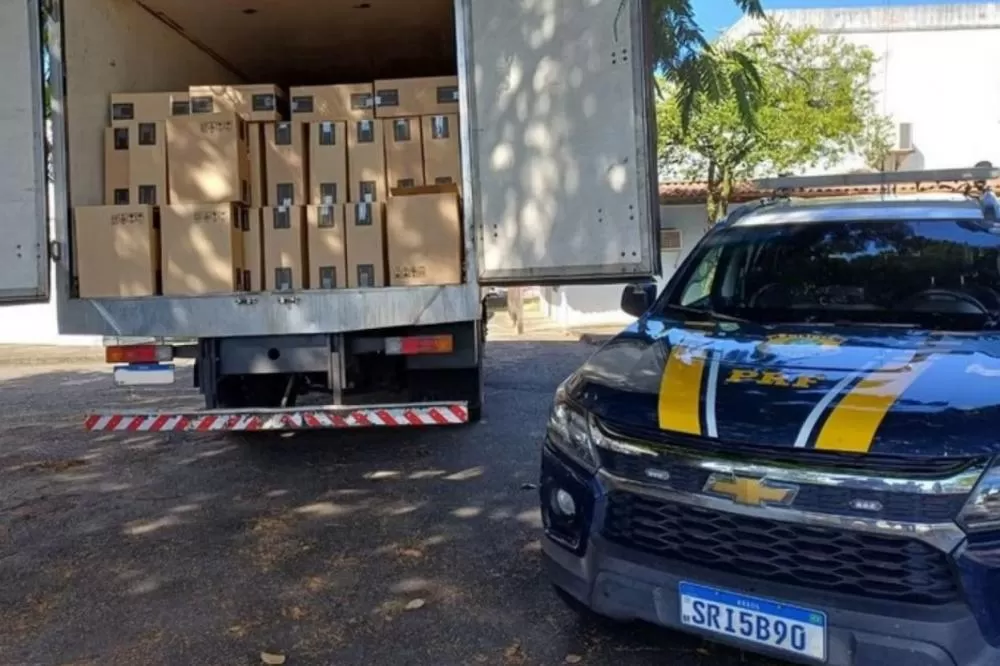 PRF apreende carga de cigarros irregulares avaliada em R$ 1 milhão na BR-040